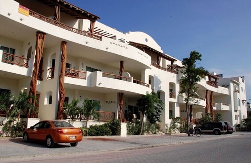 Gonzalo Guerrero Condo | ENTRANCE TO MAMITAS BEACH - STEPS TO 5TH AVENUE