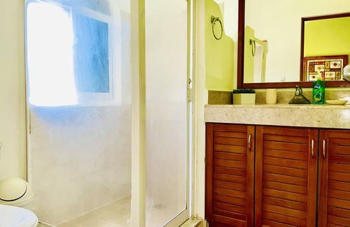 Playacar Bed & Breakfast | Executive Basic Room With Swimming Pool Air Conditioning and Parking