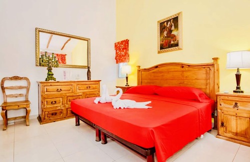 Playacar Bed & Breakfast | Executive Budget Room With Swimming Pool Air Conditioning and Parking