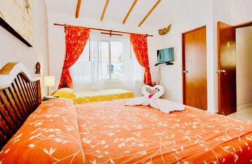 Playacar Bed & Breakfast | Executive Comfort Room With Swimming Pool Air Conditioning and Parking