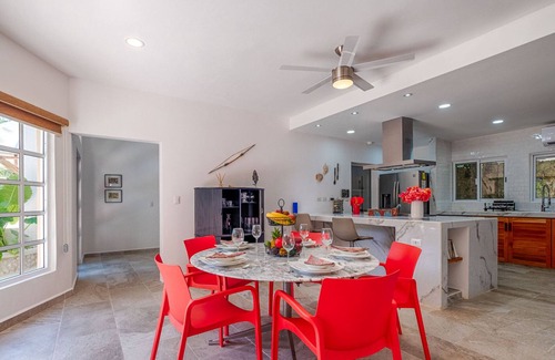 Akumal Condo | Family getaway in this charming townhouse just steps away from Yal Ku Laggon!