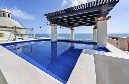Isla Mujeres House | Four bedroom Caribbean oceanfront villa with stunning ocean views and two pools