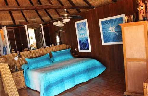 Zona Hotelera Apartment | Gorgeous Beach Front Studio with shared Small Pool