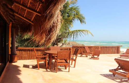 Zona Hotelera Apartment | Gorgeous Beach Front Studio with shared Small Pool