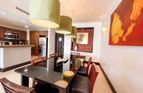 Downtown Apartment | Great 2 bedrooms condo just steps from the enchanting turquoise water