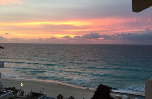 Zona Hotelera Condo | Incredible sea view deluxe with balcony