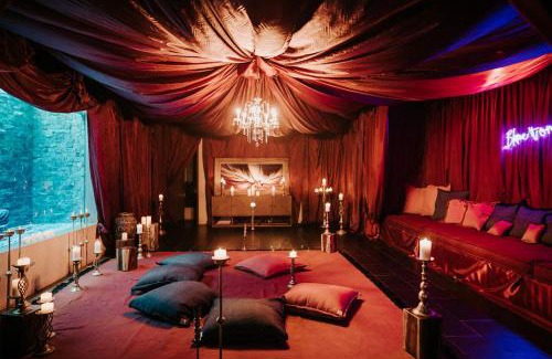 Zama Apartment | Kings Mansion for 26 guests!