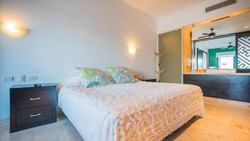 Downtown Apartment | La Brisa Condo by BVR