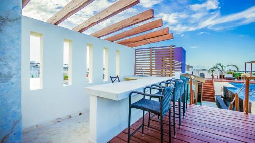 Downtown Apartment | Las Brisas 402 condo