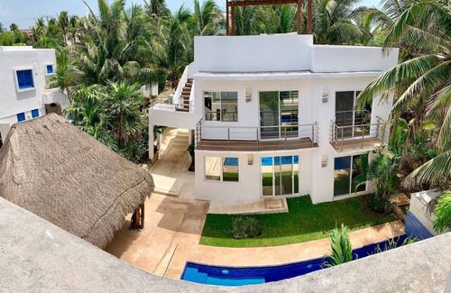 Isla Mujeres Condo | Lovely ground floor condo with pool and roof in Punta Sur