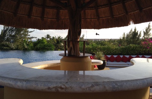 Gonzalo Guerrero House | # Luxury 1BR Condo with the best Infinity pool in town offering amazing ocean vi