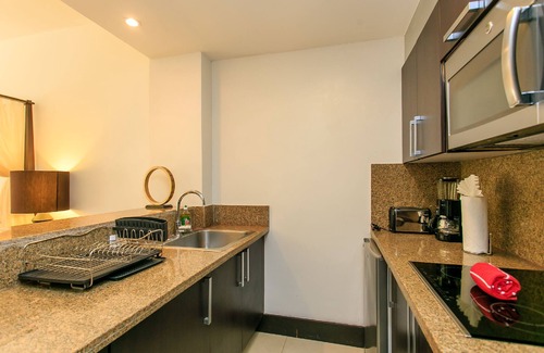 Downtown Apartment | Luxury Studio +Private Pool +WIFI included great speed +Steps from Beach +5th