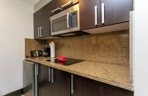 Downtown Apartment | Luxury Studio +Private Pool +WIFI included great speed +Steps from Beach +5th