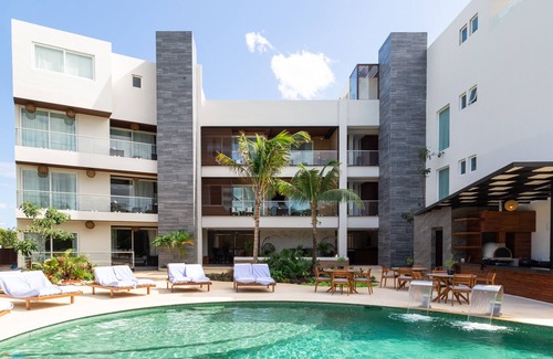 Akumal Apartment | Luxury Top Floor Apartment Pool BBQ Hot Tub 402ab