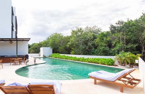 Akumal Apartment | Luxury Top Floor Apartment Pool BBQ Hot Tub 402ab