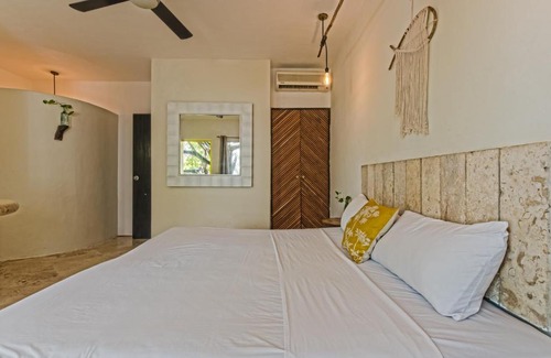Downtown Apartment | Master Room on 5th Av B05