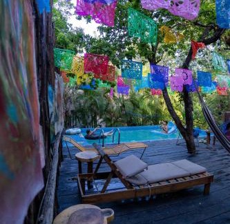 La Veleta Hostel | Maui Hostels Tulum
