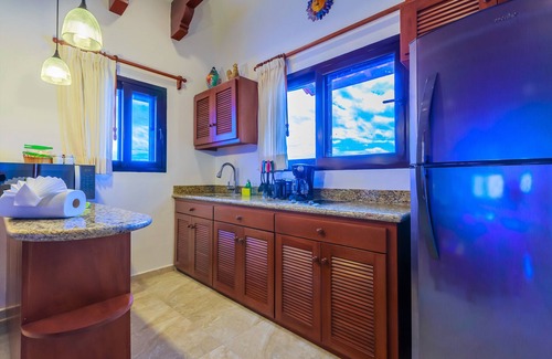 Centro - Supmza 001 Villa | Oceanside Villa "Juarez" with a/c pool in centro 5 min stroll to beach