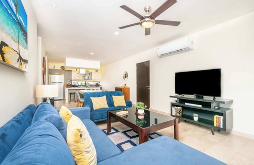 Centro Condo | Oceanview Roof Pool Oasis Steps to 5th Ave & Beach