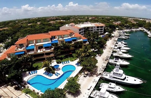 Puerto Aventuras Condo | Porto Bello private beach and yacht