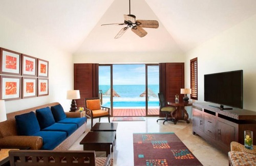 Mayakoba House | R 1516 Fairmont Mayakoba with Free valet parking, Limo or Town Car service available & Terrace.