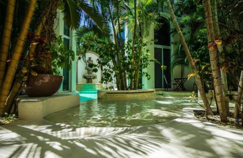 Downtown Apartment | Royal Palms 10 condo