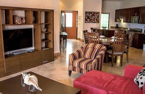 Centro Condo | Sale! Fab Penthouse w/Stunning Ocean Views + Beach Service | Steps to 5th Ave | Maid