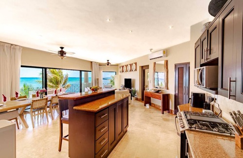 Centro Condo | Sale! Stunning Ocean Views! Pvt Delxue Rooftop | Beach Club Service | Steps to 5th Ave & Maid