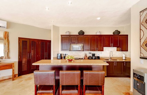 Centro Condo | Sale! Stunning Ocean Views! Pvt Delxue Rooftop | Beach Club Service | Steps to 5th Ave & Maid