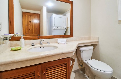 Puerto Aventuras Apartment | Serene & Beachfront Apartment | Shared Pool, Garden & Terrace | Fancy Amenities
