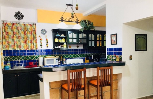 Downtown Condo | Spacious 1 bedroom 300 m from Mamitas Beach