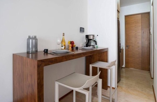 Gonzalo Guerrero Apartment | Studio Near 5th Ave, Infinity Roof Pool, Mini Gym!