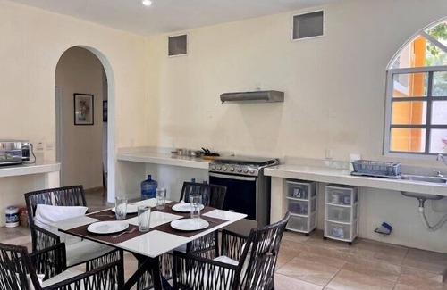 Alfredo V. Bonfil House | Suite Tulipanes at Villa Flores