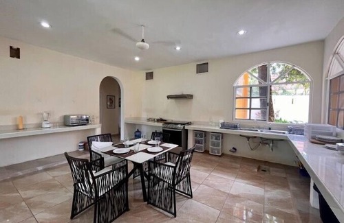 Alfredo V. Bonfil House | Suite Tulipanes at Villa Flores