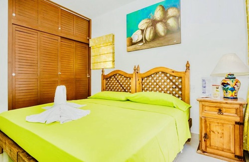 Playacar Bed & Breakfast | Superior Budget Room With Swimming Pool Air Conditioning and Parking