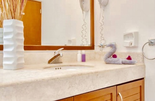 Playacar Bed & Breakfast | Superior Budget Room With Swimming Pool Air Conditioning and Parking