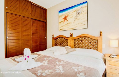 Playacar Bed & Breakfast | Superior Comfort Room With Swimming Pool Air Conditioning and Parking