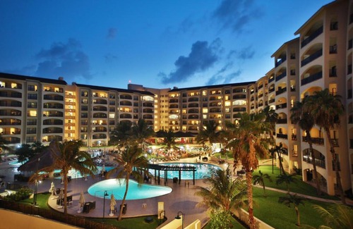Zona Hotelera Resort | The Royal Islander – An All Suites Resort