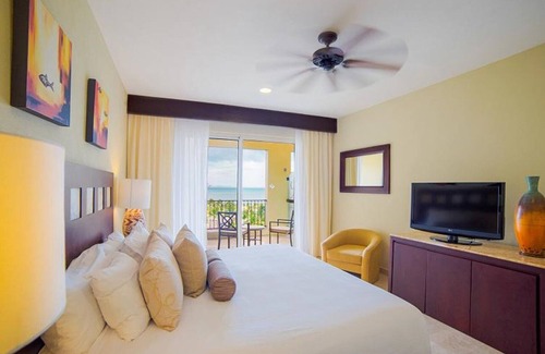 Playa Mujeres Resort | To be or Not to be Inclusive at the Villa Del Palmar Cancun 538SqFt - Studio