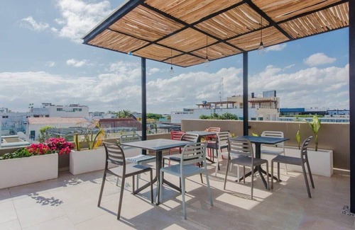 Gonzalo Guerrero Apartment | Trendy Space, Prime Location, Roof Pool, Gym!