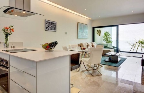 Gonzalo Guerrero Condo | Upscale Classy Condo Just Steps from the Beach