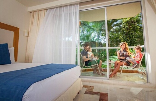 Cozumel Hotel | Vibrant Studio with Pools and Spa at Cozumel