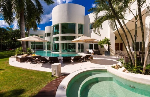 Playacar Villa | Villa Aqua Luxury 5 bdrm fully staffed Villa in Playa del Carmen with Flexible Group Accom (2-12 guests)