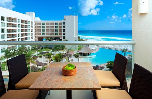 Zona Hotelera Apartment | Westin Lagunamar, located directly across from the Fashion Harbor Mall