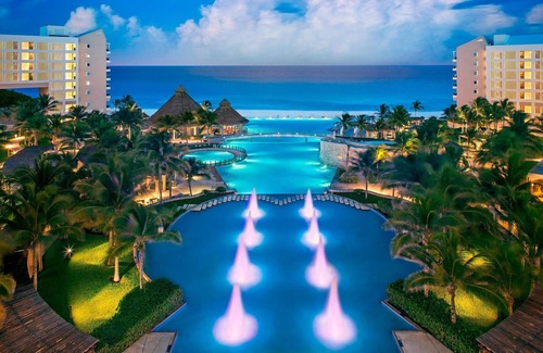 Zona Hotelera Apartment | Westin Lagunamar, located directly across from the Fashion Harbor Mall