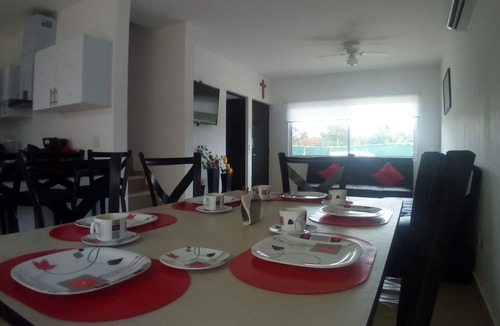 Puerto Juarez House | 1.6 mille from beach, 15 min the 5th. Av and Xcaret. Pool, Nespresso,wifi 60mbps