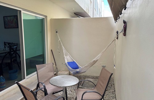 Puerto Juarez House | 1.6 mille from beach, 15 min the 5th. Av and Xcaret. Pool, Nespresso,wifi 60mbps