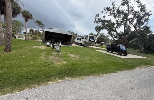 Horseshoe Beach RV Rental | 1 RV Pad B-Lot in Horseshoe Beach on concrete slab on Canal.