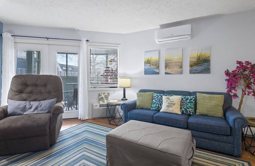 Charlevoix Condo | 101 Pointes North Inn | Dog Friendly | Downtown Chx | Indoor/Outdoor Pool