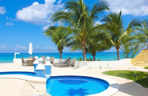 Cozumel Condo | 121 FIVE STAR REVIEWS! On the beach! Daily cleaning!